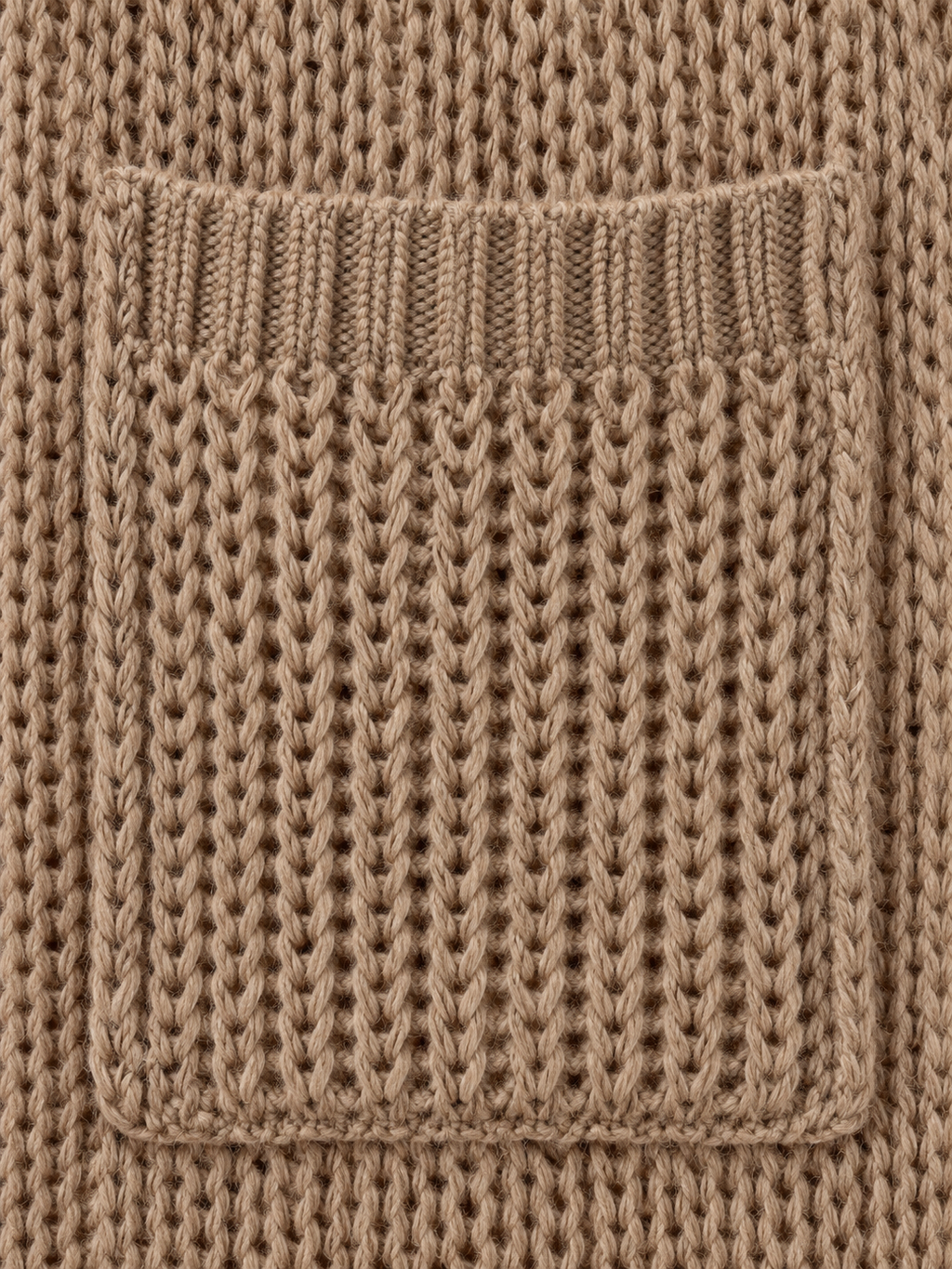Aurelia in Camel – Nahaufnahme der aufgesetzten Vordertasche